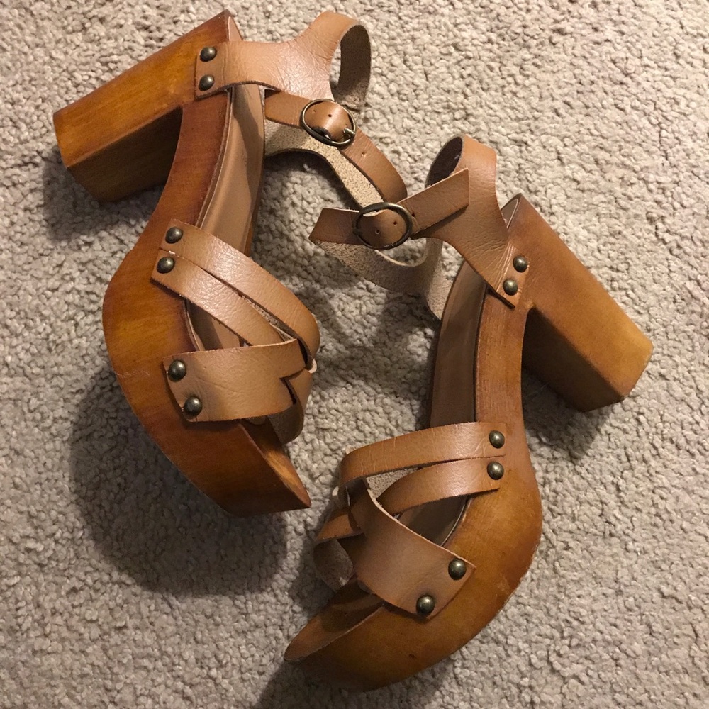 💛 3/$30 BOHO WOODEN STRAPPY HEELS